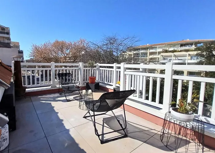 Dignan - Elegant T2 En Plein Centre - A Deux Pas De La Mae-8974 Arcachon